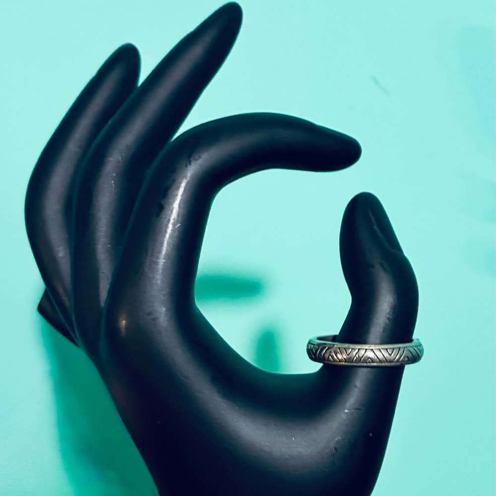 Vintage Elegant Silver Patterned Ring - image 3